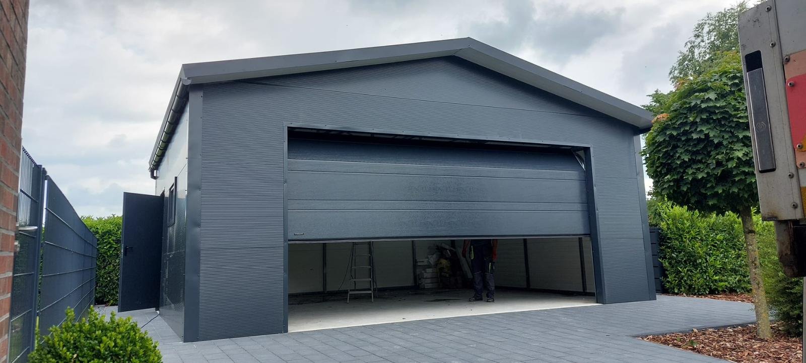 Isolierte Blechhalle aus Sandwichpaneelen 7,26 m x 6,26 m – Bild 3