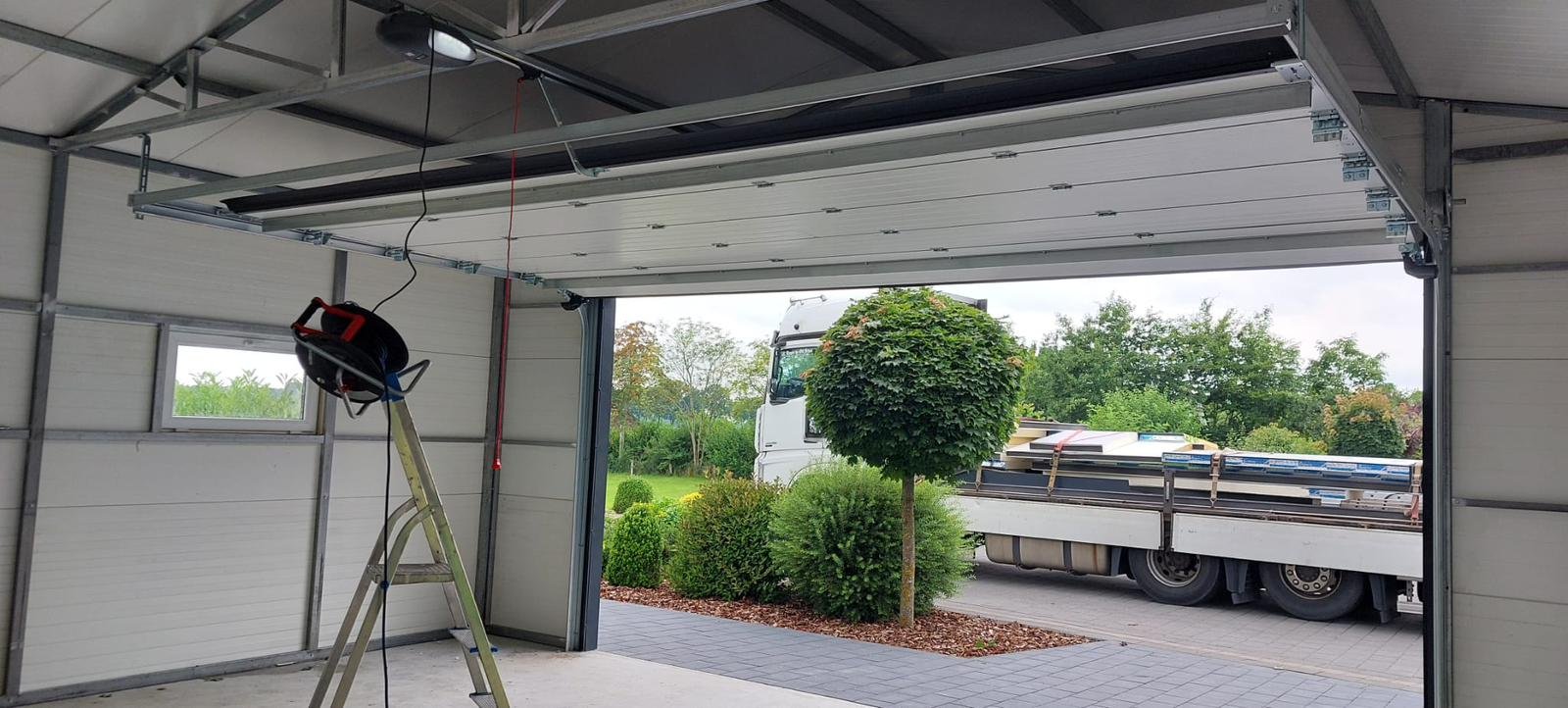 Isolierte Blechhalle aus Sandwichpaneelen 7,26 m x 6,26 m – Bild 7