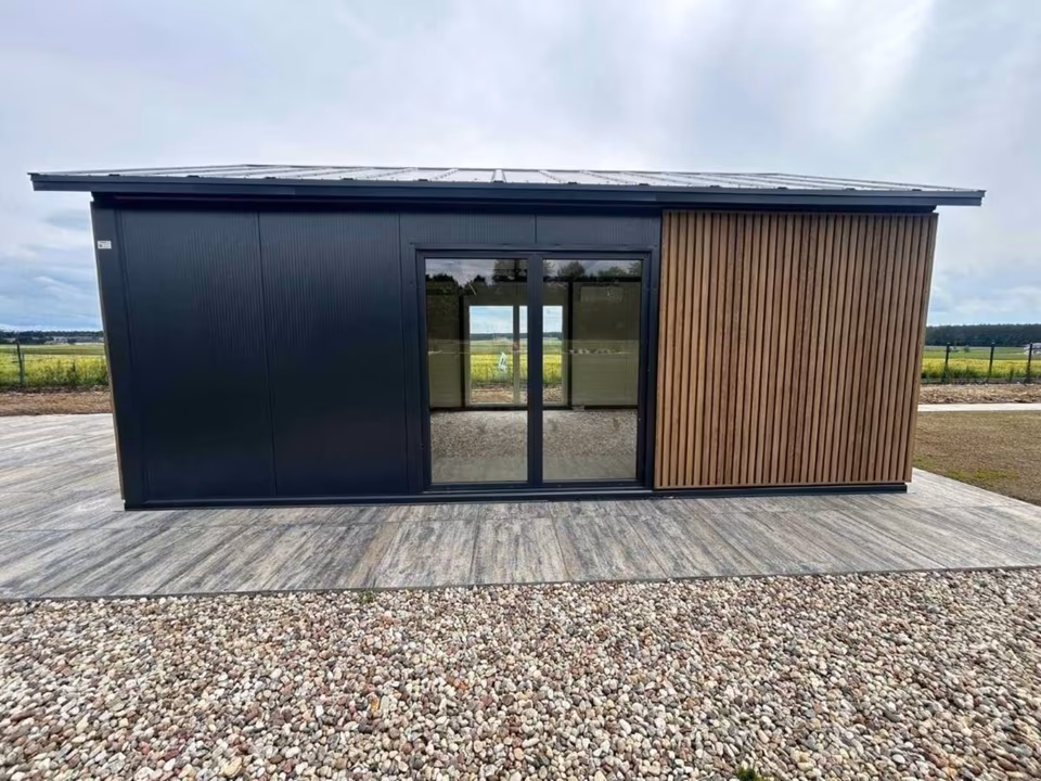 Blechgarage mit Satteldach und Sandwichpaneelen (100 mm) 5 m x 7 m – Bild 3
