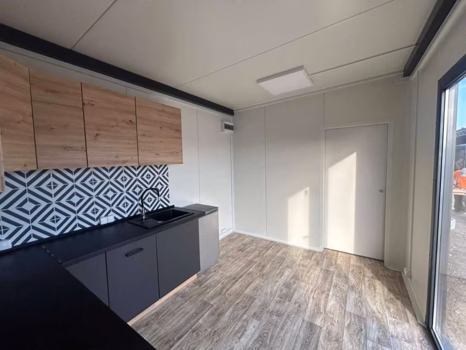 Wohncontainer / Tiny House 10,00 × 3,00 m – modern, vollisoliert, mit Küche und WC – Bild 8